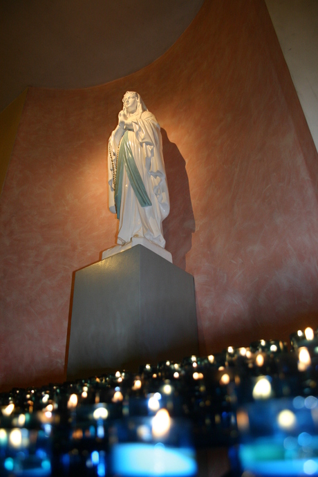 Kaarslicht in Lourdes
