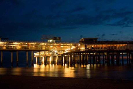 De pier van Scheveningen by night