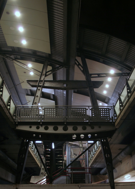 Station Lombardijen by night