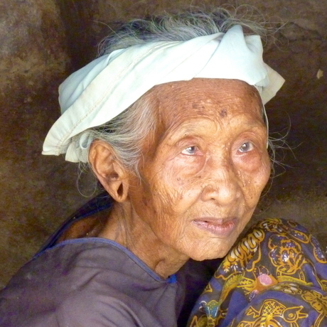 Oude vrouw op Lombok
