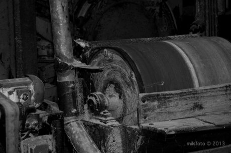 Urban, schuur-rolmaschine in kapstokkenfabriek