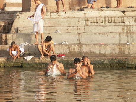 Baden in het heilige water