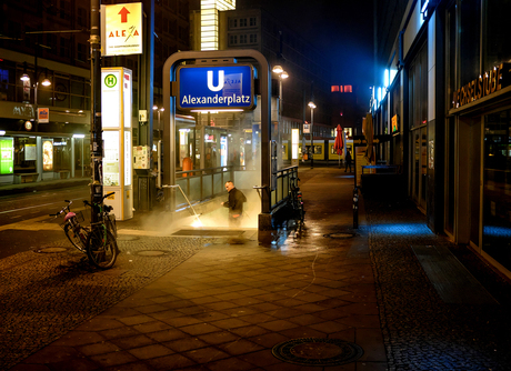 U bahn Alexanderplatz