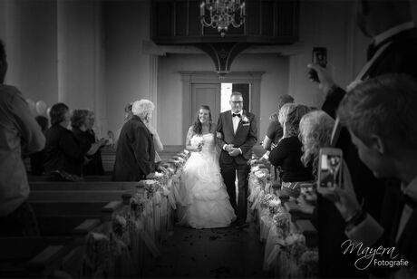 Daar komt de bruid..