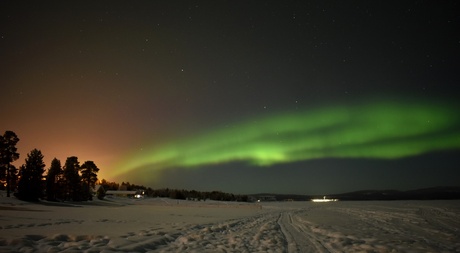 Aurora borealis boven Lake Inari
