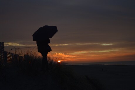 Zonsondergang aan zee