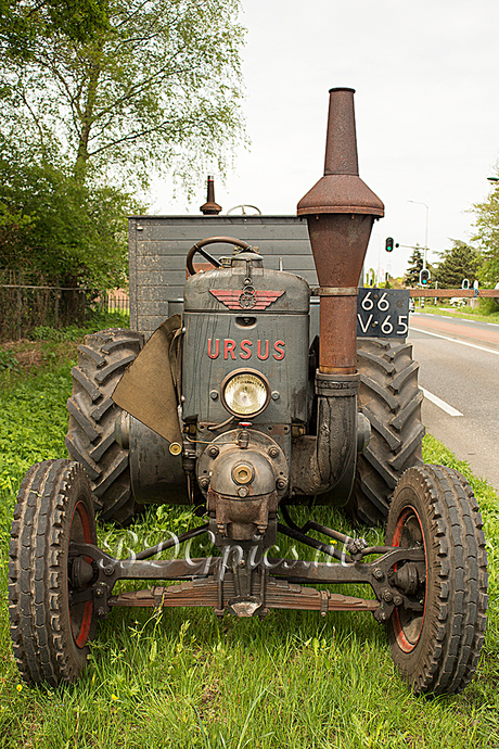Oude Tractor 8
