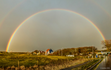 Regenboog bij Monster