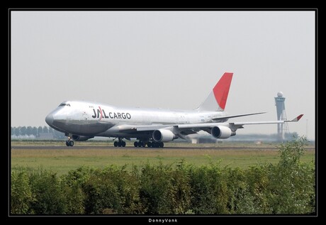 JAl 747 Front