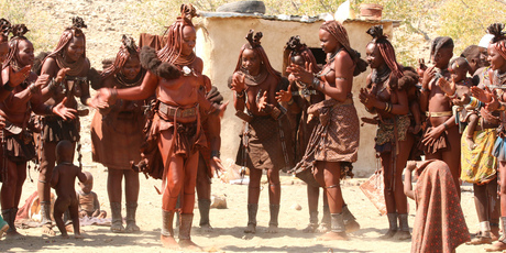 Dansende Himba vrouwen