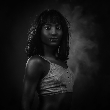 Analoog fine art portret meisje in sporttop 
