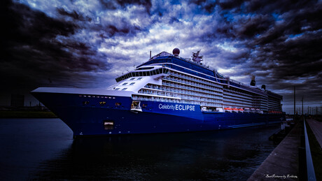 Cruise boat