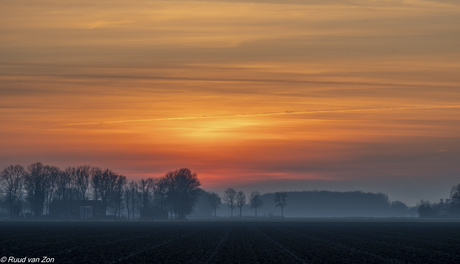 Een winterse avondzon