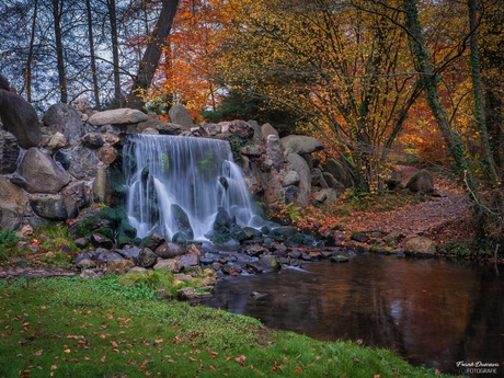 De waterval in park Sonsbeek.