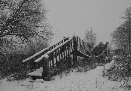 Heukelommetje in zwart-wit