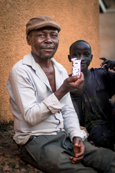 Man met Jumbo koekje