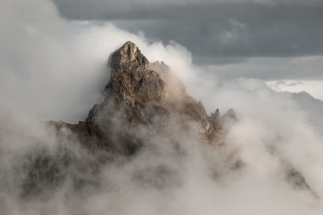 Berg in de wolken