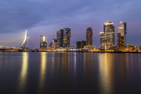 Rotterdam in de avond