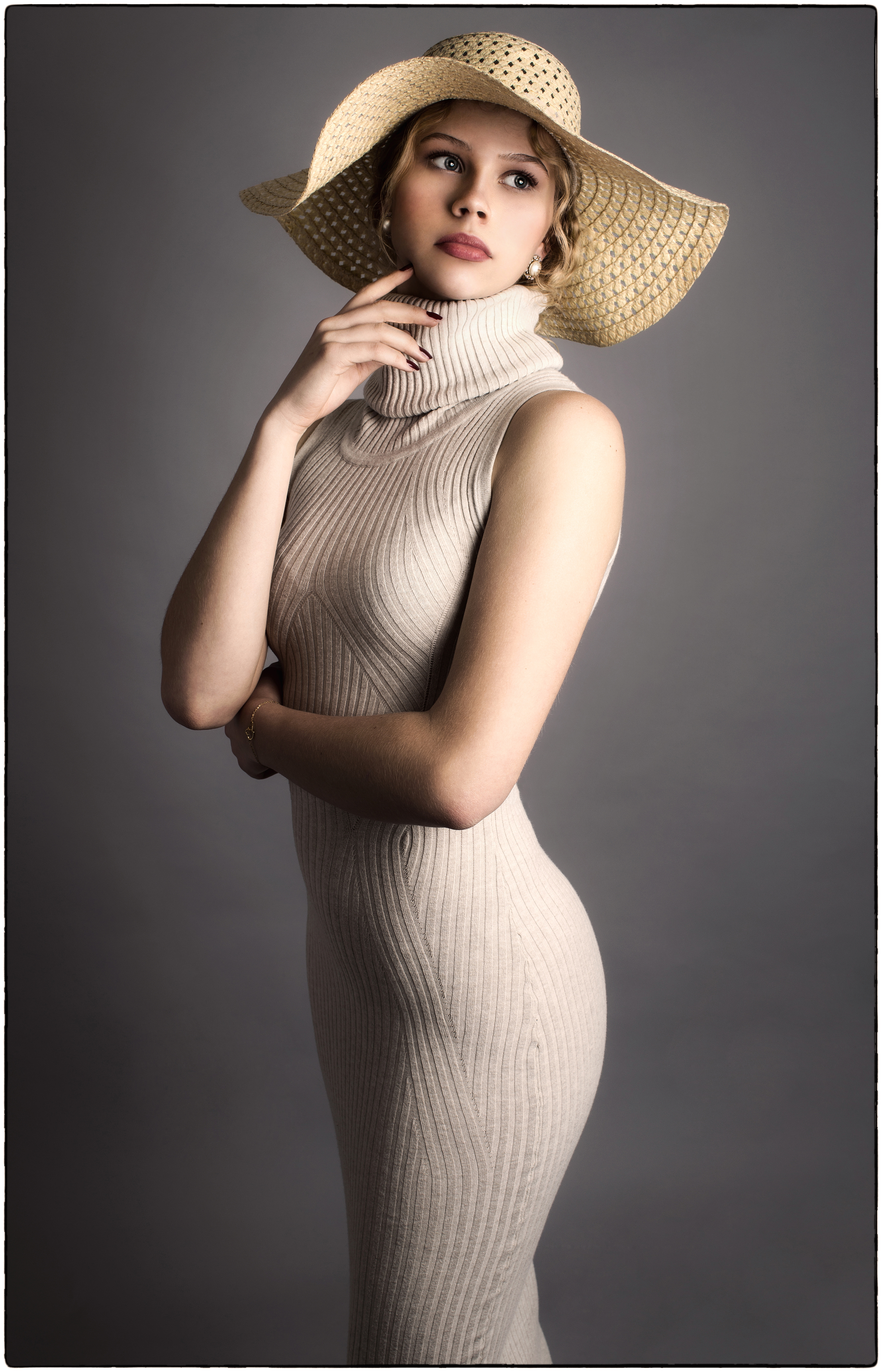 | a r i s t o c r a t i c |  - ~ uit dezelfde samenwerking als de vorige update hier op ZOOM.. met de prachtige Hannah, die in deze setting mij deed denken aan modellen van de Pari - foto door pietbruystens op 22-03-2024 - locatie: Malvert, Nijmegen, Nederland - deze foto bevat: chique, fashion, portrait, young woman, girl, german, modeling, posing, haute couture, summerhat, female, beautiful, confidence, studio, long dress, curves, attraction, full body, model, aristocratic, reinders, canon, canon eos 6d, iso 100, diafragma ƒ/10, sluitertijd 1/125s, brandpuntafstand 50mm, gezicht, lip, hand, arm, schouder, heeft, zwart, zonnehoed, nek, flitsfotografie
