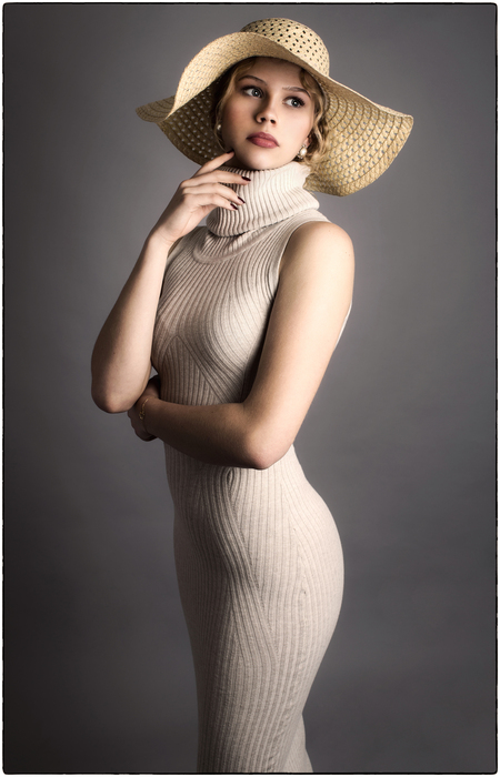 | a r i s t o c r a t i c |  - ~ uit dezelfde samenwerking als de vorige update hier op ZOOM.. met de prachtige Hannah, die in deze setting mij deed denken aan modellen van de Pari - foto door pietbruystens op 22-03-2024 - locatie: Malvert, Nijmegen, Nederland - deze foto bevat: chique, fashion, portrait, young woman, girl, german, modeling, posing, haute couture, summerhat, female, beautiful, confidence, studio, long dress, curves, attraction, full body, model, aristocratic, reinders, canon, canon eos 6d, iso 100, diafragma ƒ/10, sluitertijd 1/125s, brandpuntafstand 50mm, gezicht, lip, hand, arm, schouder, heeft, zwart, zonnehoed, nek, flitsfotografie
