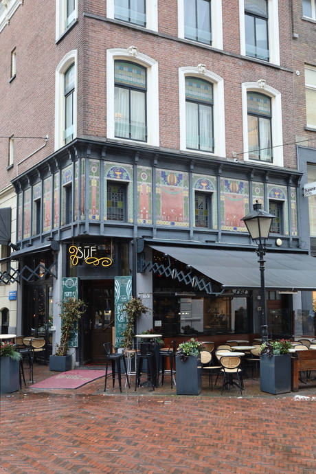 Gezellig ogend bar/restaurant