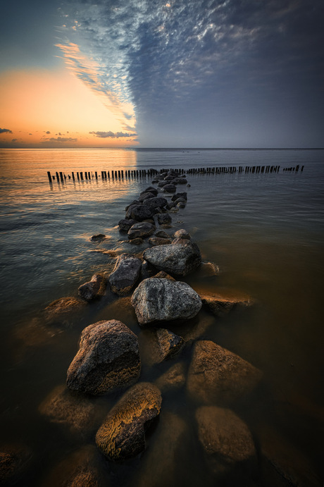 Stenen in het IJsselmeer