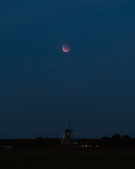 Minimalistische maansverduistering 