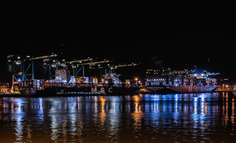 Containerterminal @ night