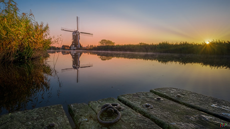 Oudendijkse molen in zonsopkomst