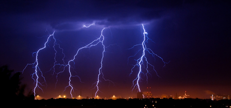 onweer boven corus