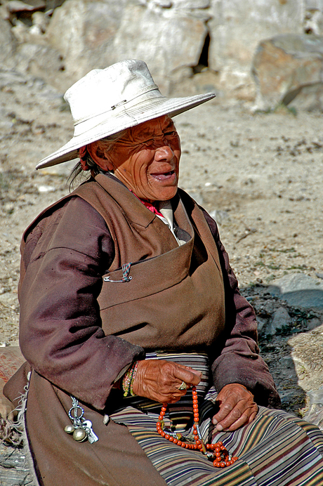 oude Tibetaanse vrouw
