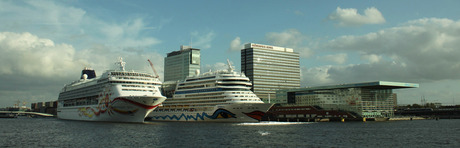 Cruiseships Aida blu and Norwegian Sun