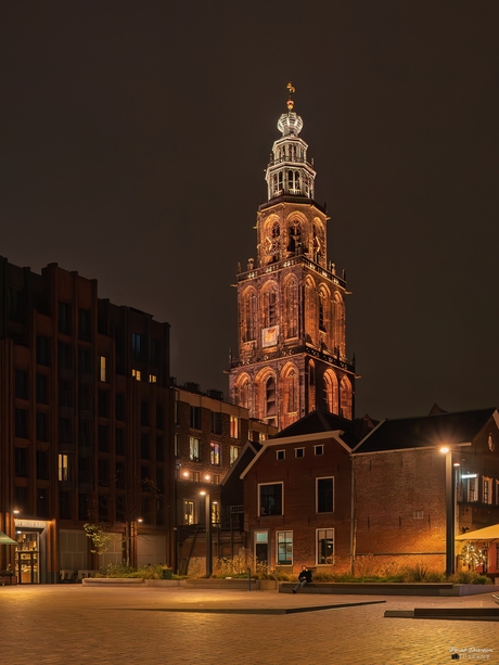 D'Olle Grieze in de nacht: Martinitoren boven Groningen.