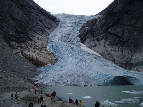51 De beroemde Briksdalbreen