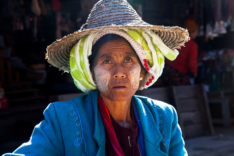 Portret Palaung marktvrouw