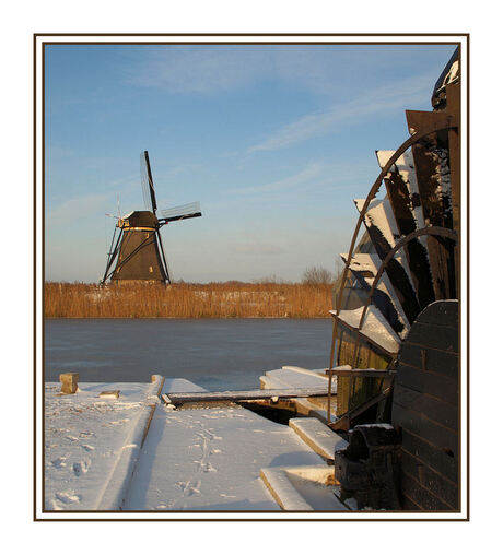 molen kinderdijk met sneeuw