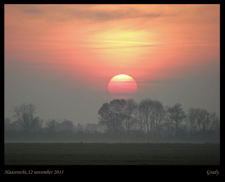 Zonsondergang met mist