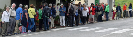 Wachten op de bus naar Florence, een dagje cultuur tegemoet.