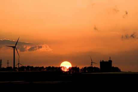 Ondergaande zon haven Amsterdam