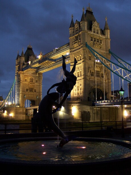 london by night