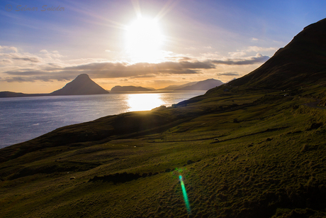 Zonsondergang vlakbij Velbastaður