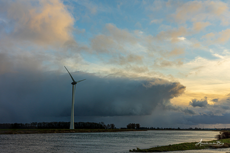 Een prachtige aambeeld wolk