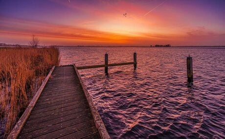 Zonsopkomst aan het meer