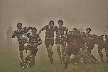 Rugbyers in de mist