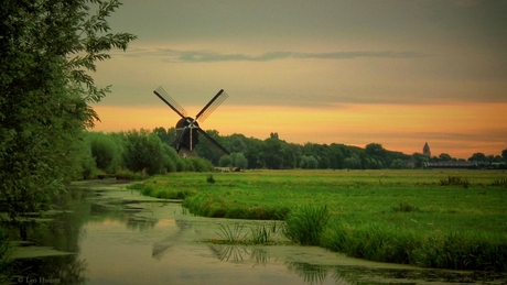 Molen bij avondlicht