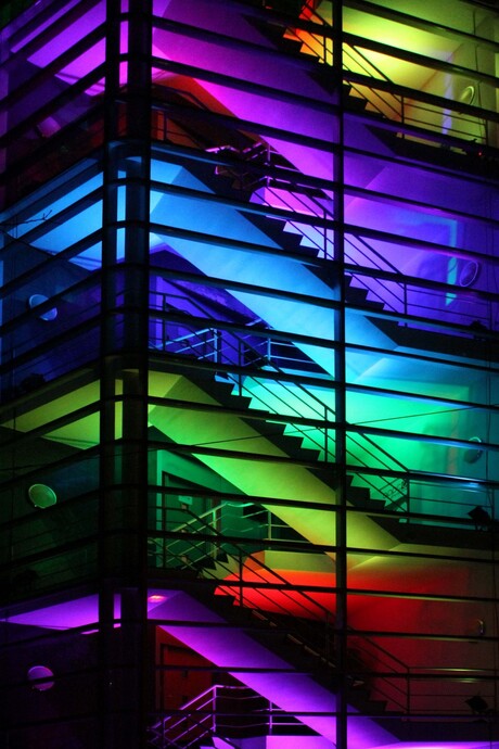gekleurd trappenhuis