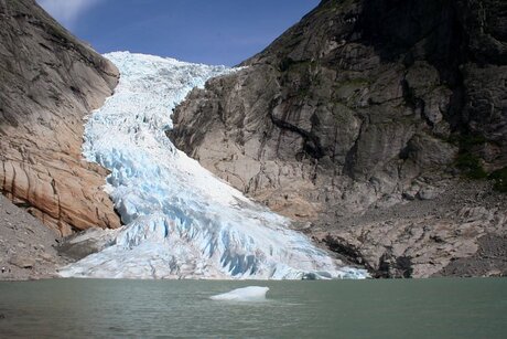 Gletsjer met witte haai ;)