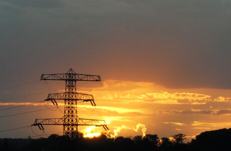 P1290737   Avondsfeer  vanuit Hotel  Tiel    achter glas  op 6 e verd    1 sept 2025  