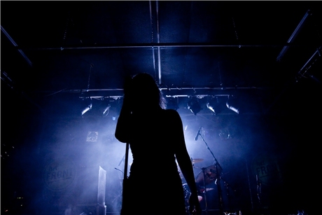 silhouet in concert