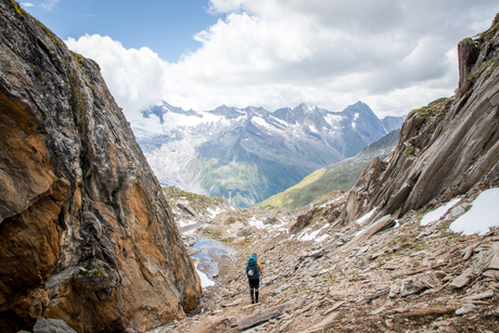 Klein in een groots landschap